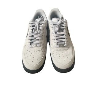 Nike Men's Light Gray Sneakers